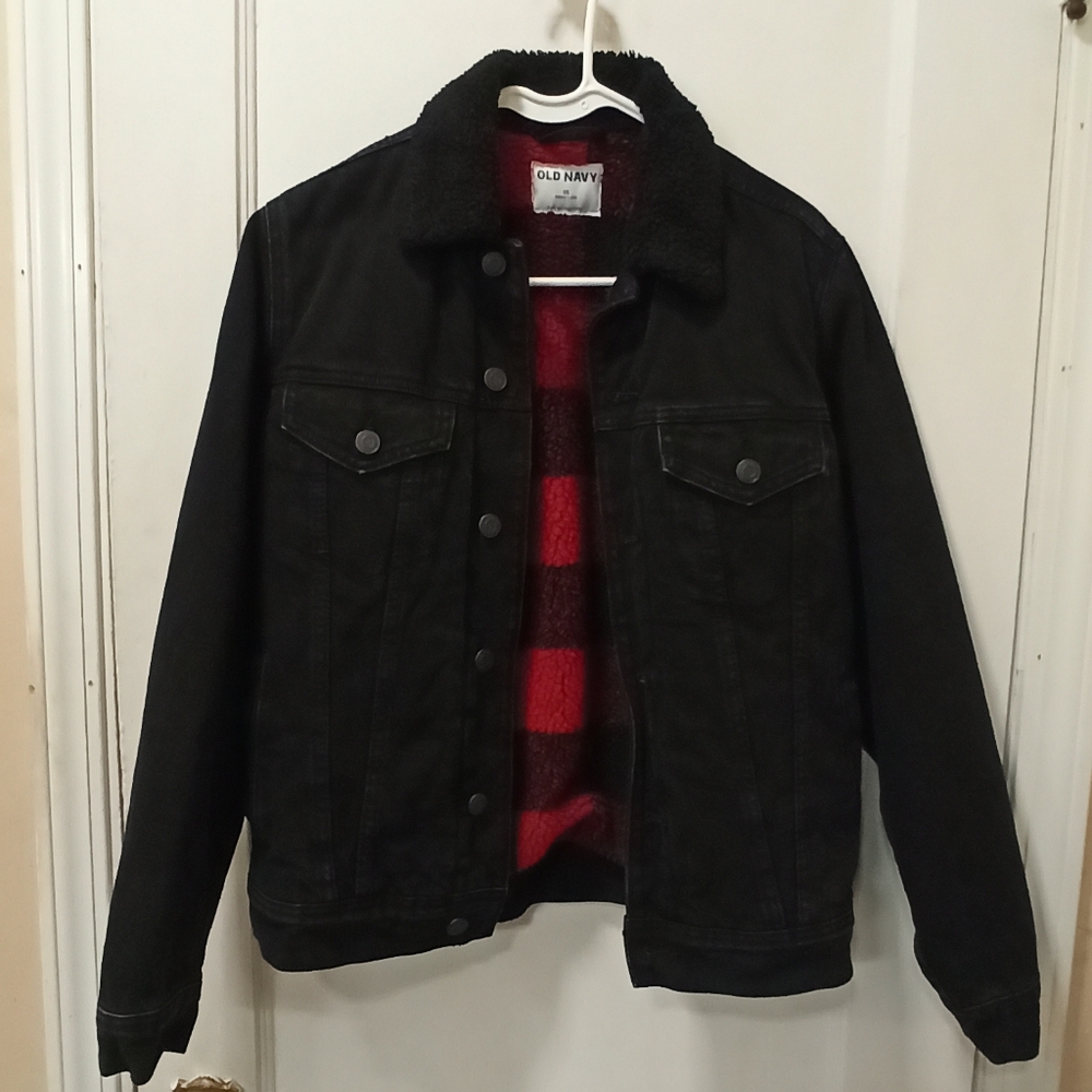 Old Navy women’s Black Denim Jacket with Sherpa Lining XS